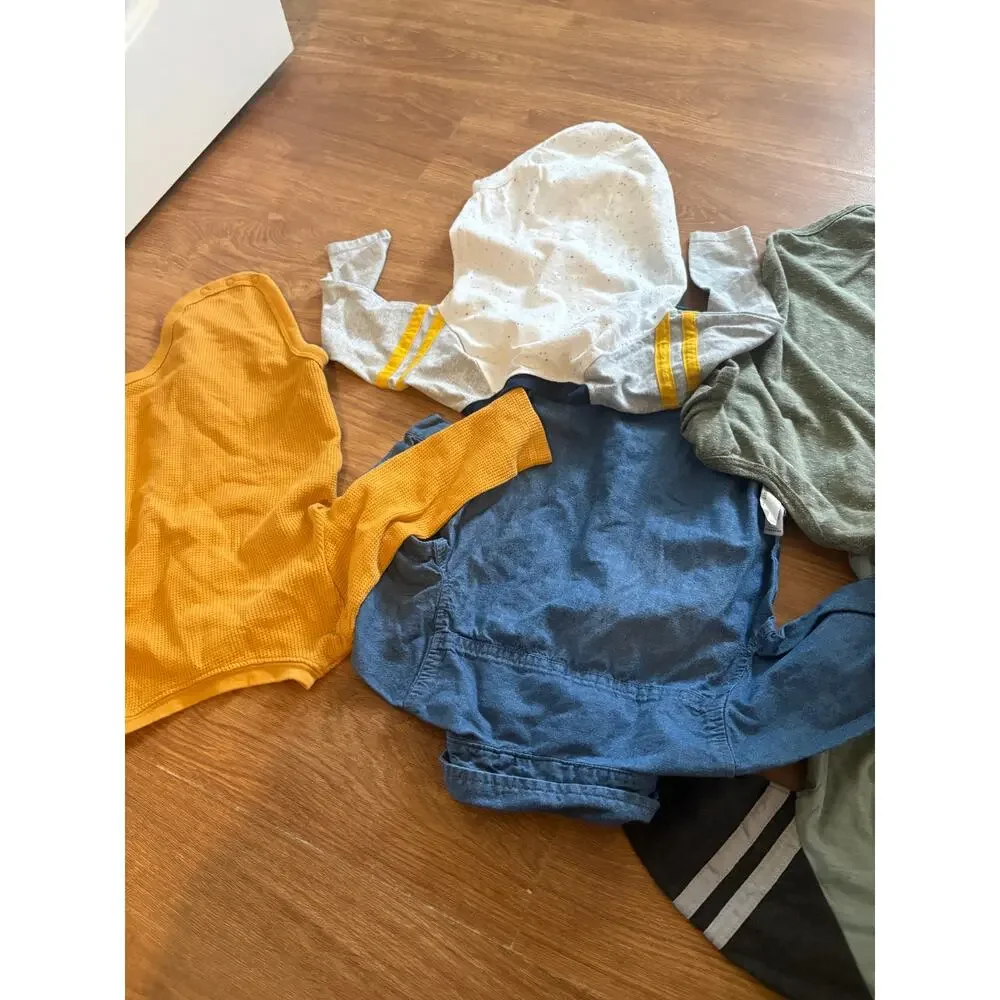Lot‎ of 8 Pieces Of 18 Month Clothes